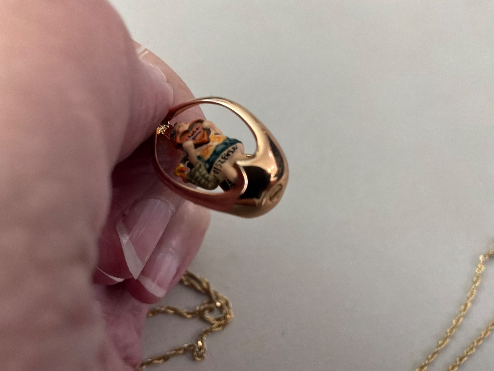 VTG Goebel Miniatures By Olszewski Goebel Collector’s Club Pendant Necklace 1982
