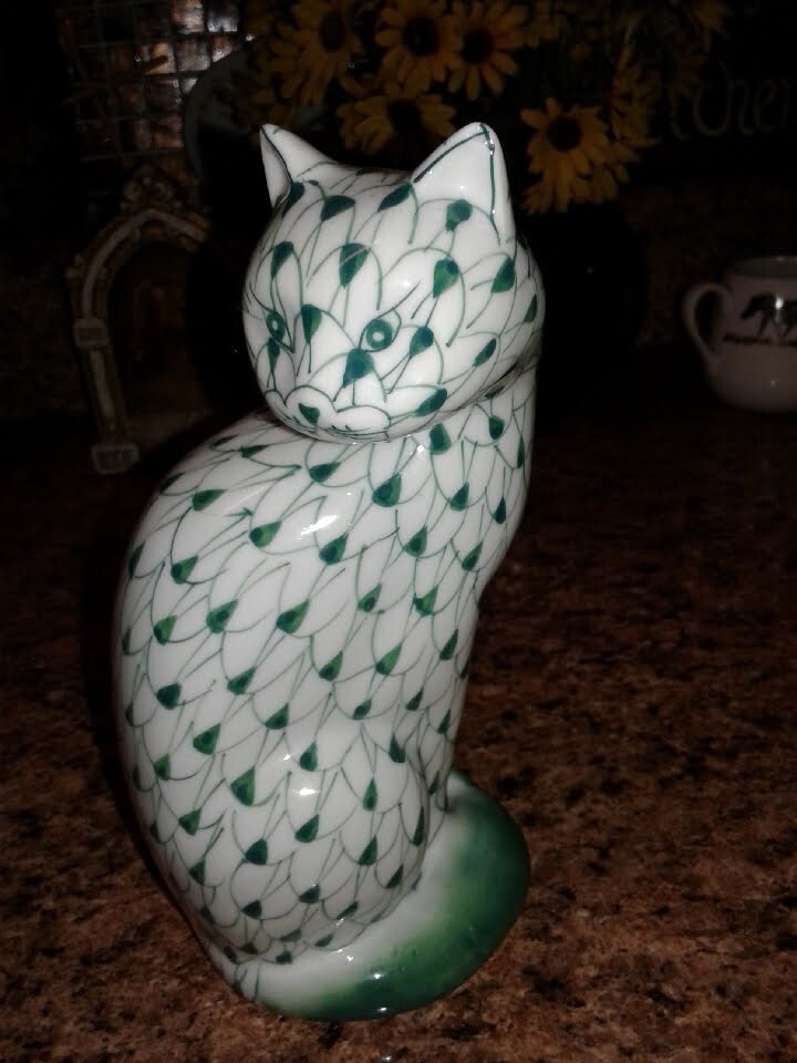 Vintage Andrea by Sadek porcelain hand painted cat figurine 7.5″