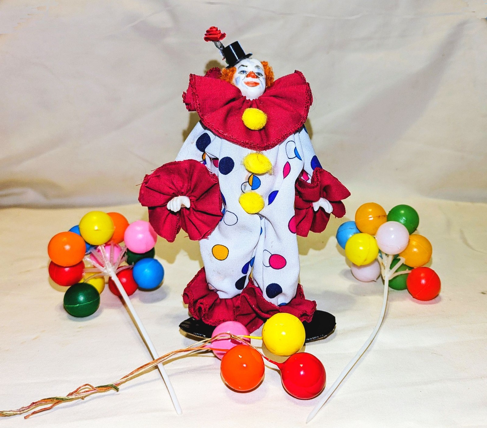 Clown Figurine 6″ Tall with Cloth Costume, Three Sets of Balloons