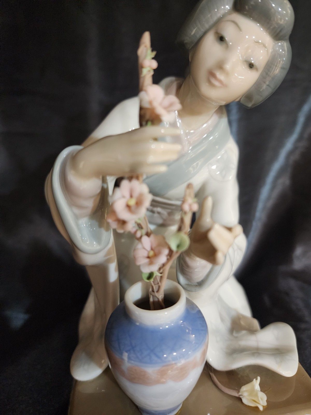 Vintage Lladro “Geisha Flower Arranger” Figurine #4840 Read