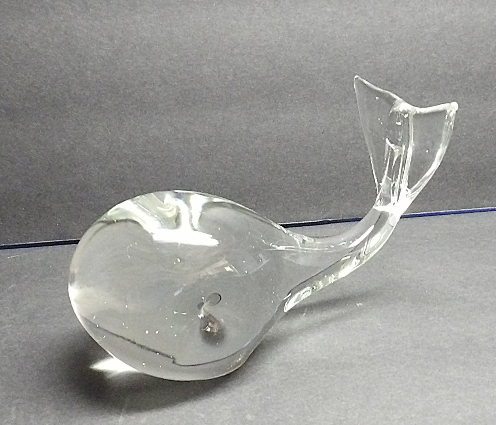 CRYSTAL-CLEAR ART GLASS WHALE FIGURINE