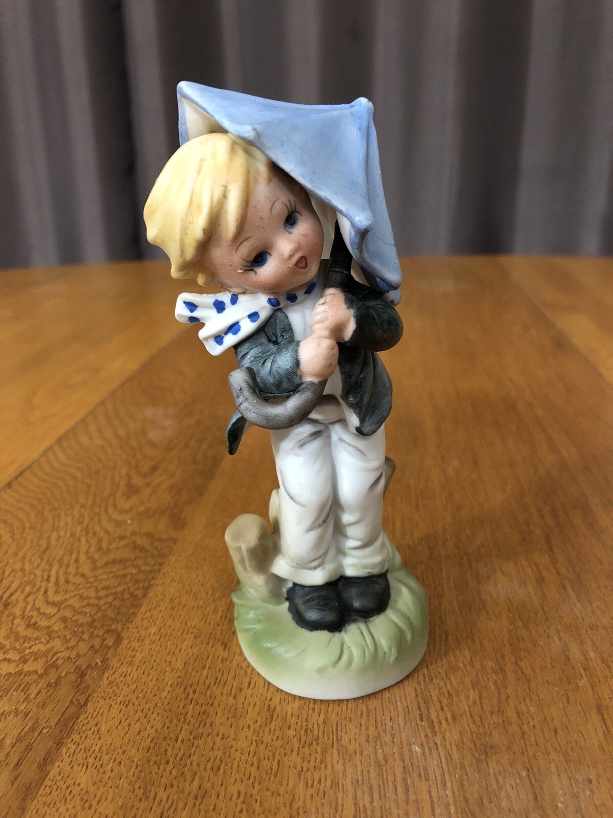 VINTAGE CUTE BLONDE HAIR BLUE EYES BOY W/ UMBRELLA 5.5” CERAMIC FIGURINE KOREA
