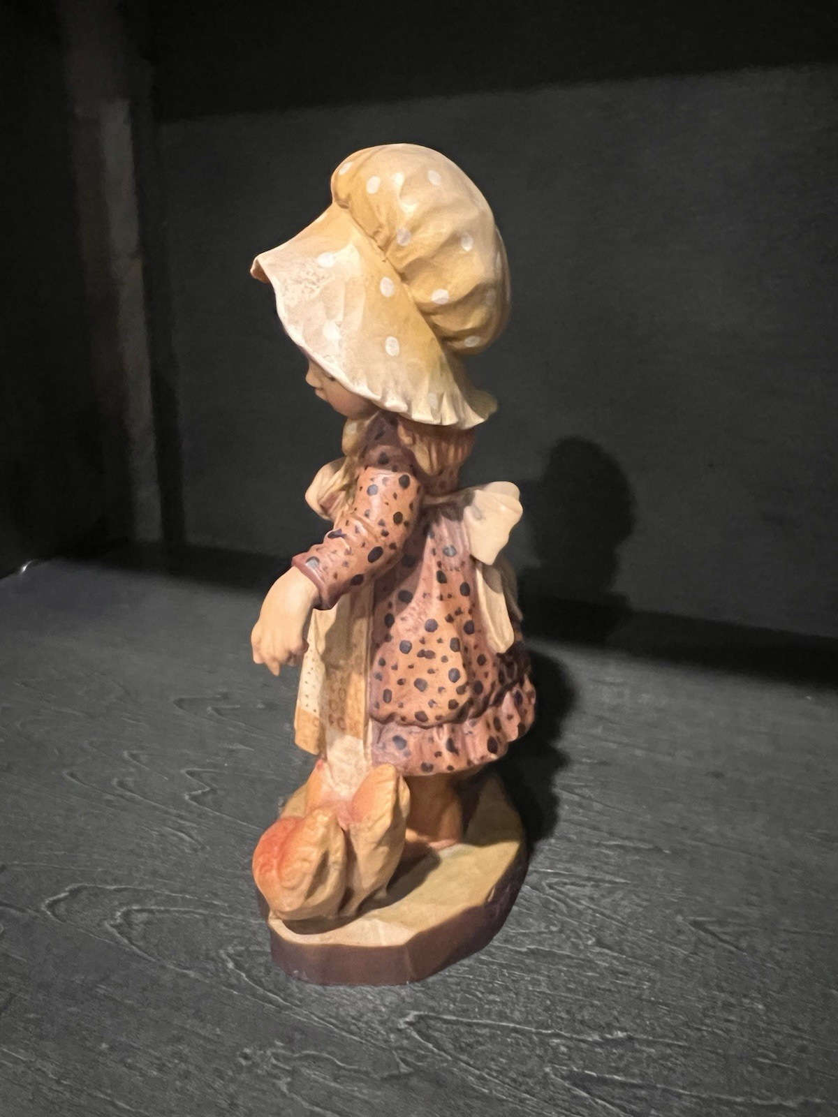 Anri “FEEDING THE CHICKENS” 6” Hand Carved Wood Figurine By Sarah Kay Italy 1631