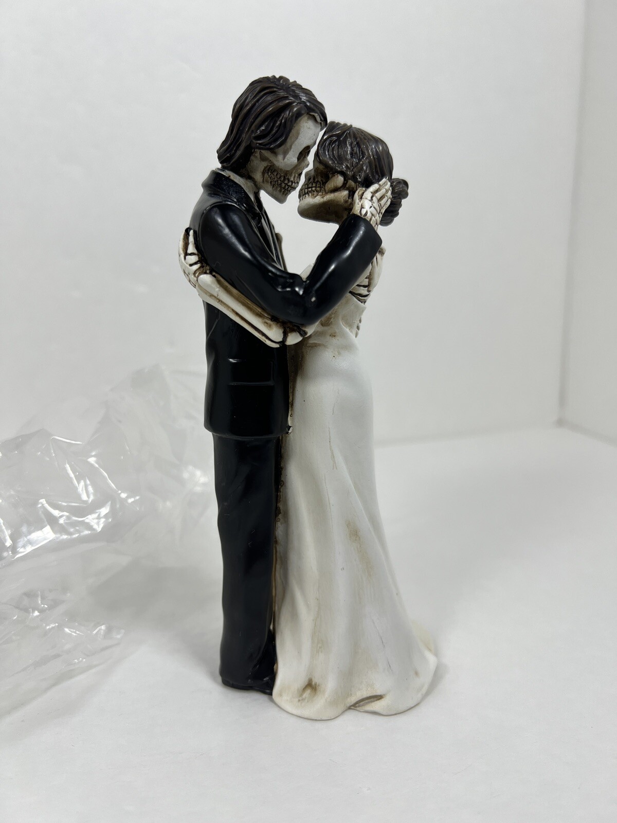 YTC The Kiss Scene Wedding Bridal Skeleton Couple 8 inch Decorative Figurine