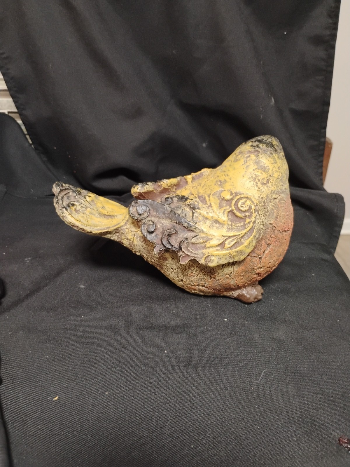 Decorative Figurine Of A Bird/Unbranded/ Resin Or Wood?/6″×8″