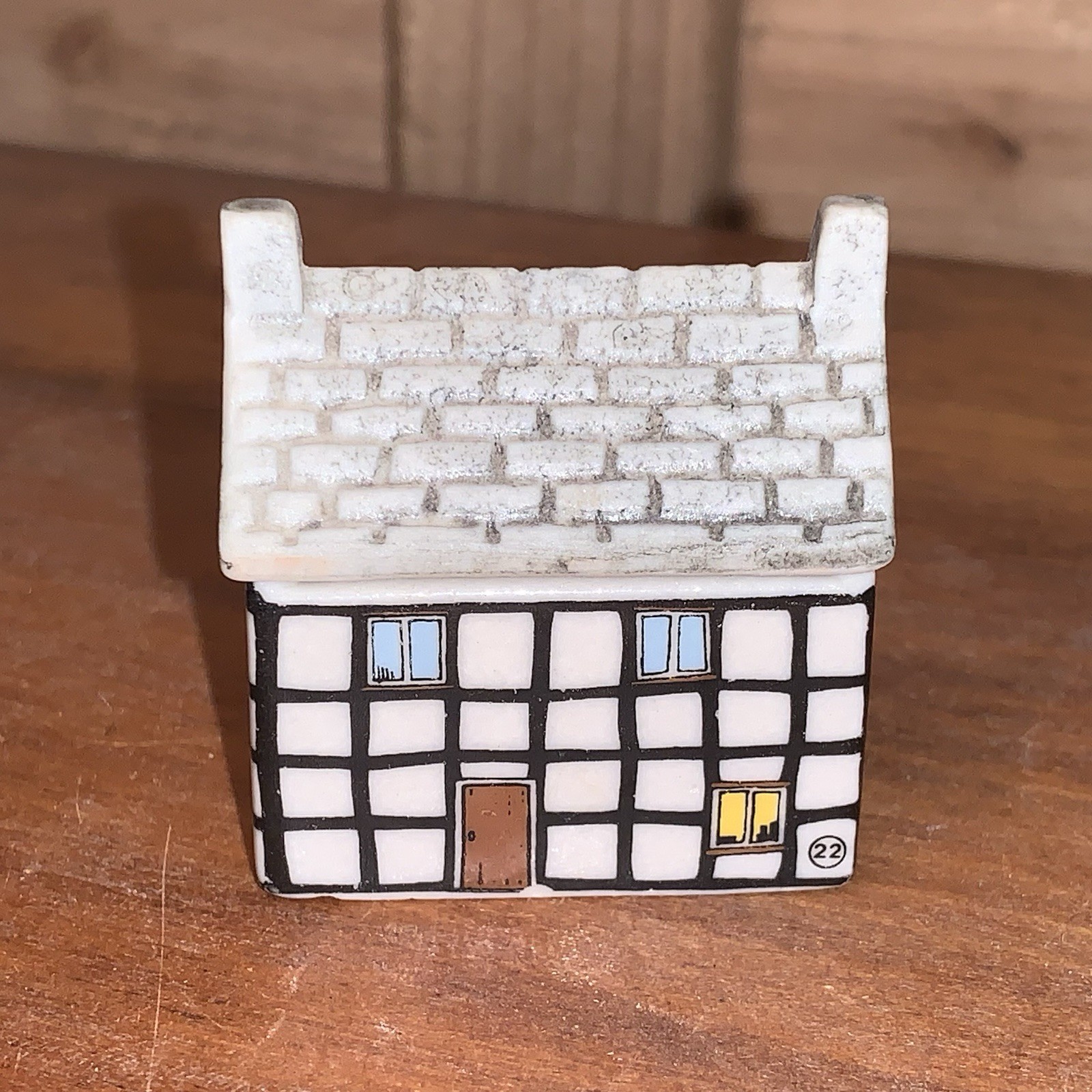 LOT 10 Wade England Miniature Porcelain Village Various Houses Town No Chips