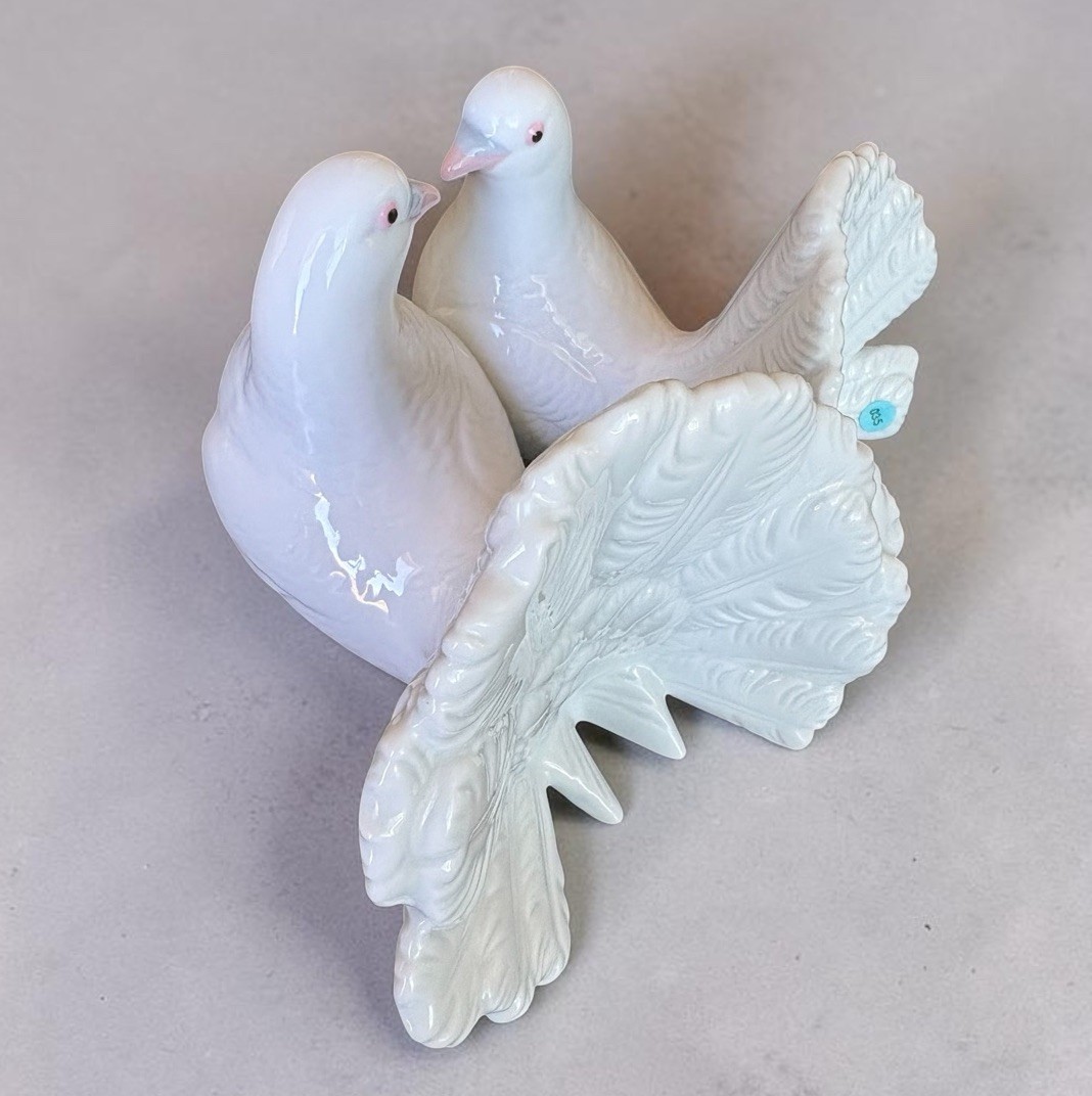 Lladro Porcelain Kissing Doves Figurine Pair White Love Birds 1169 Spain