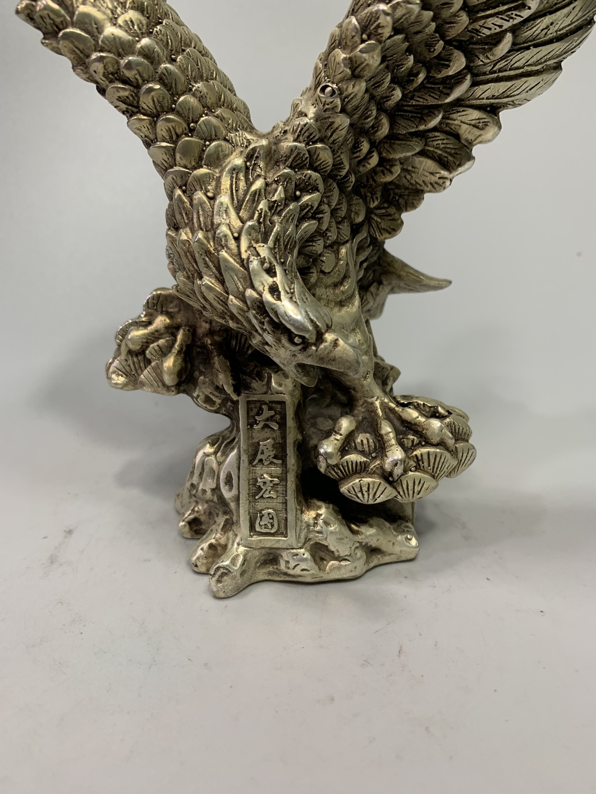 Chinese Antique White Bronze Realistic Eagle Statue Ornament
