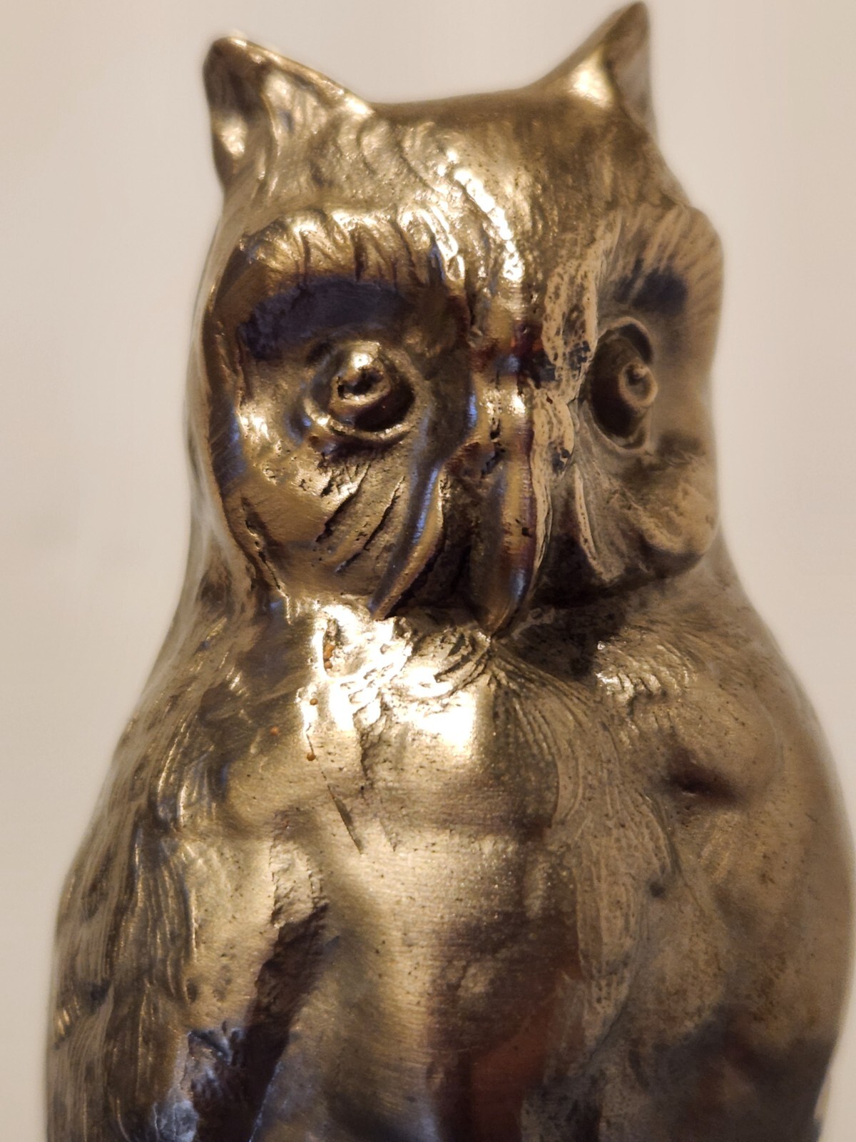 BEAUTIFUL VINTAGE 4.75″ PEWTER OWL FIGURINE OWL SITTING ON SACK OF BOOKS HEAVY