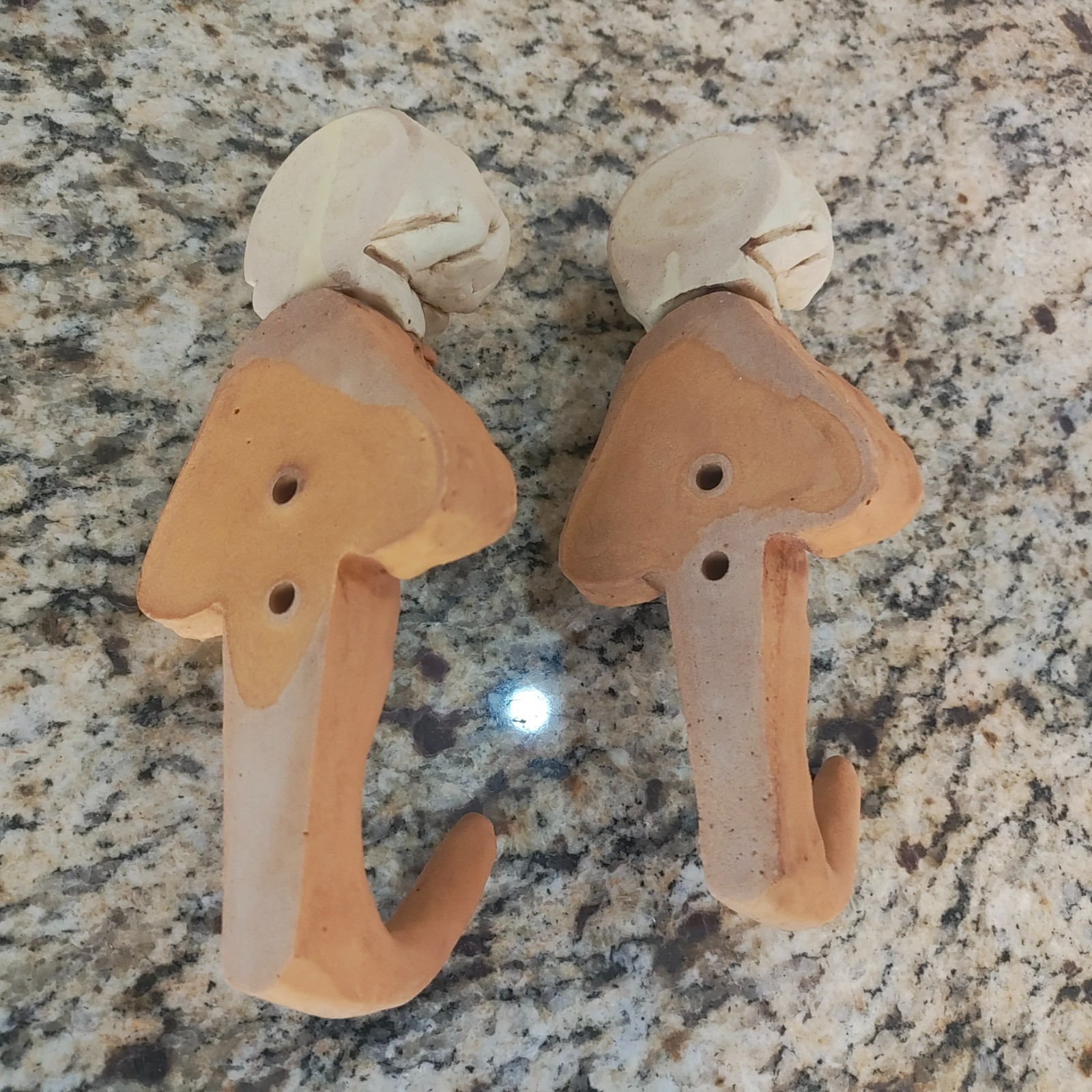 Set of 5 Bloodhound Dogs Olsen Curious Creations Figural Wall Hooks Vintage 1982