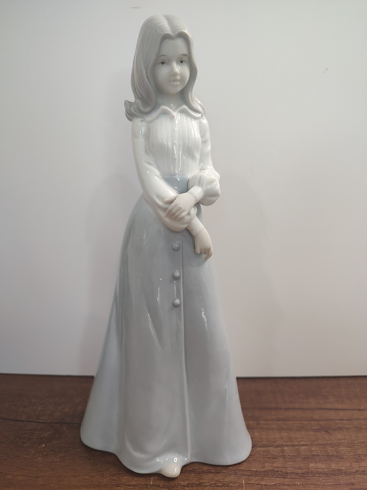 1984 Arnart Conte KPM Porcelain Lady Woman in Long Dress Figurine 10 1/2″