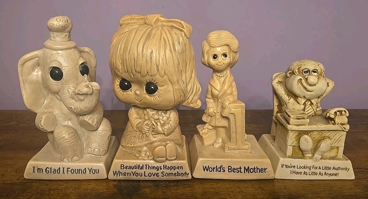 Lot Of Four Figure Collection Wallace & Russ Berries Co’s