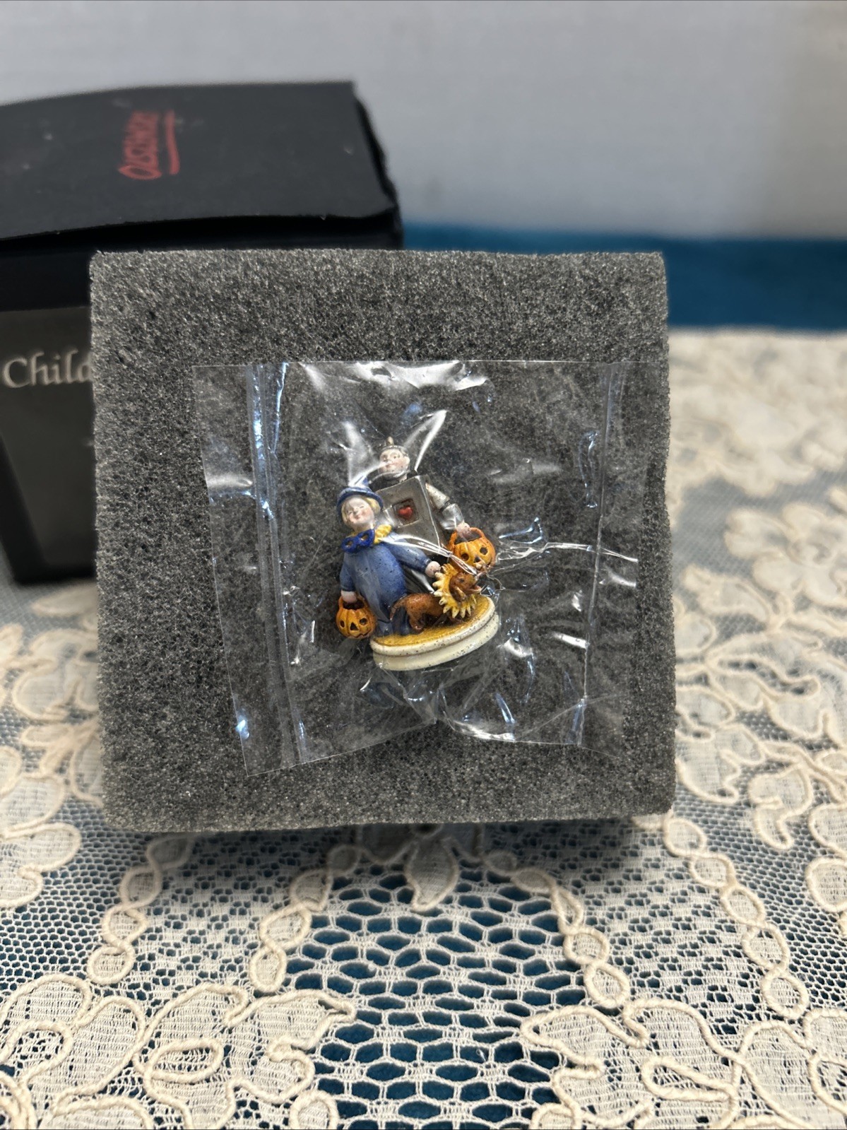 Goebel Miniatures Olszewski Limited Edition Trick or Treat 750 New with box