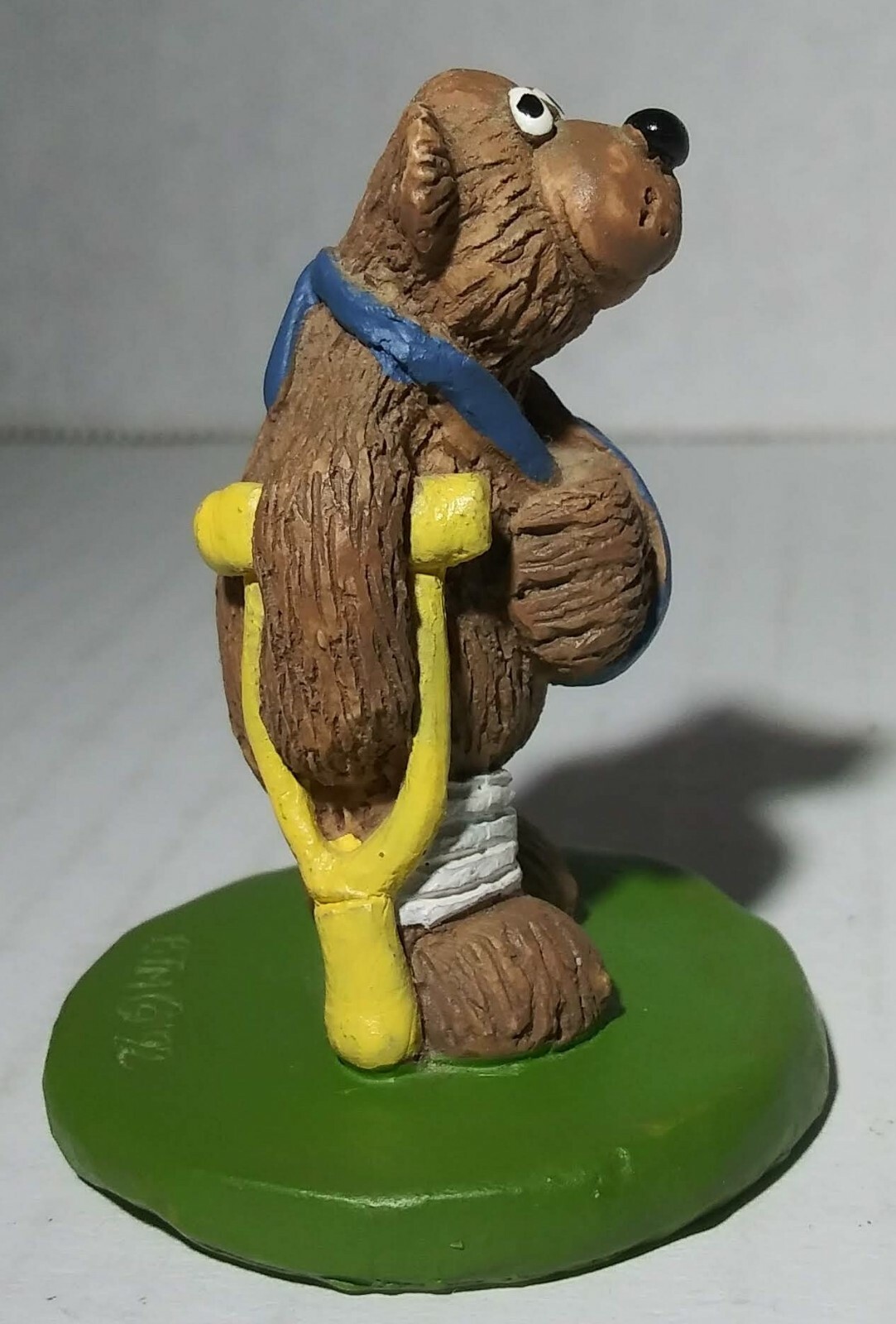 Russ Berrie Honey Cove Collection Bear ClutzBear Small Figurine Vintage 1992