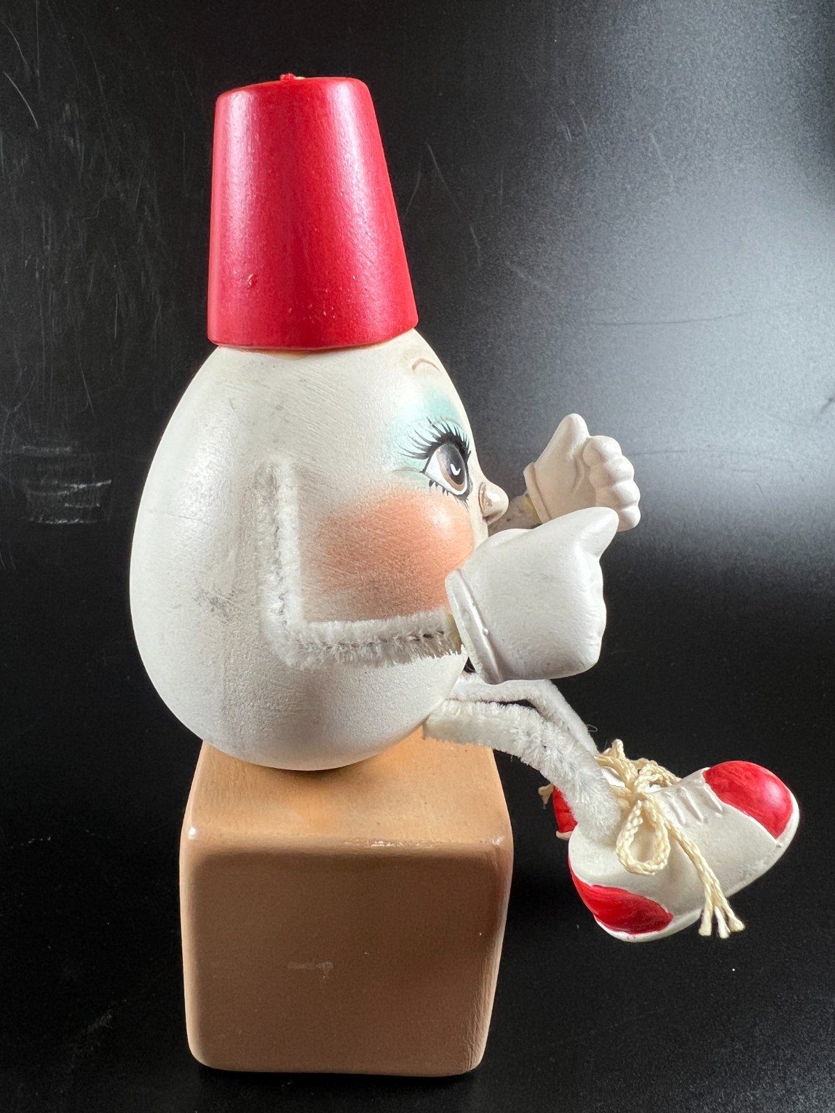 Vintage anthropomorphic egg shelf sitter red hat Humpty Dumpty Kitsch pipe clean
