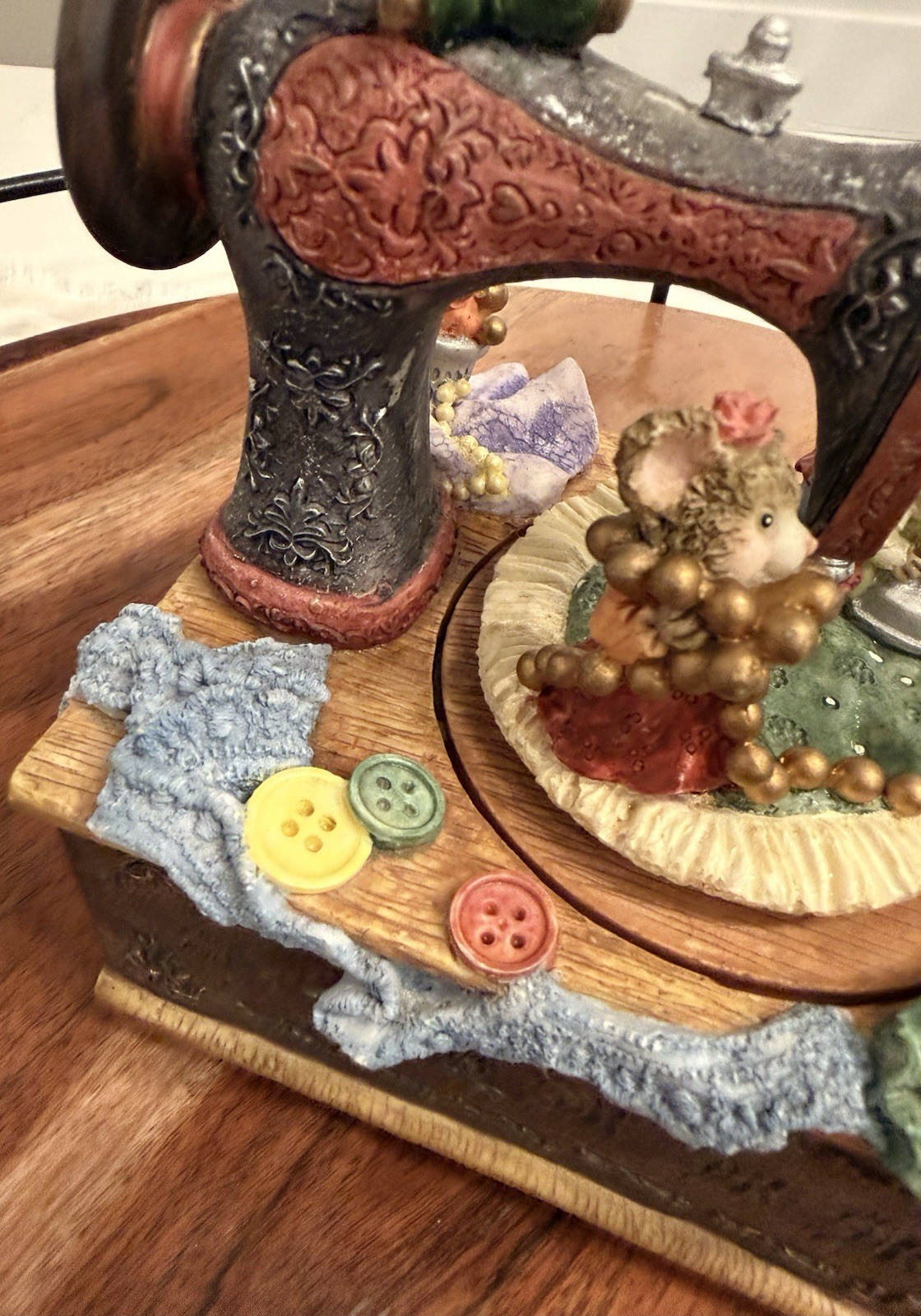 San Francisco Music Box Company Animated Sewing Machine Music Box Collectible