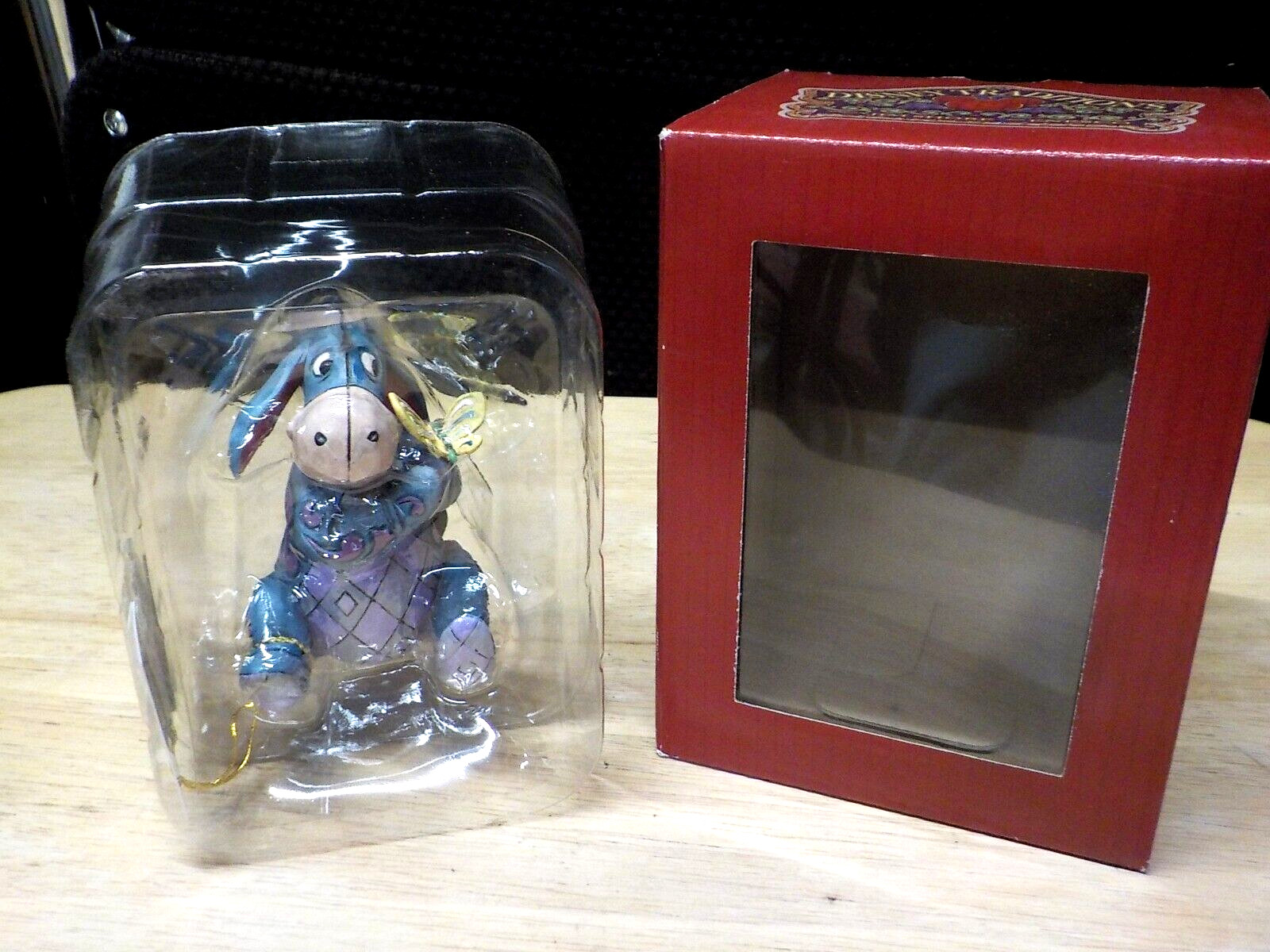 JIM SHORE EeYORE FIGURINE WITH BUTTERFLY #4056746 NEW IN BOX