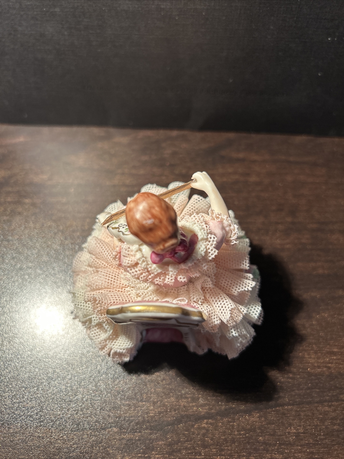 STUNNING MULLER VOLKSTEDT IRISH DRESDEN FIGURINE PORCELAIN LACE LADY WITH VIOLIN