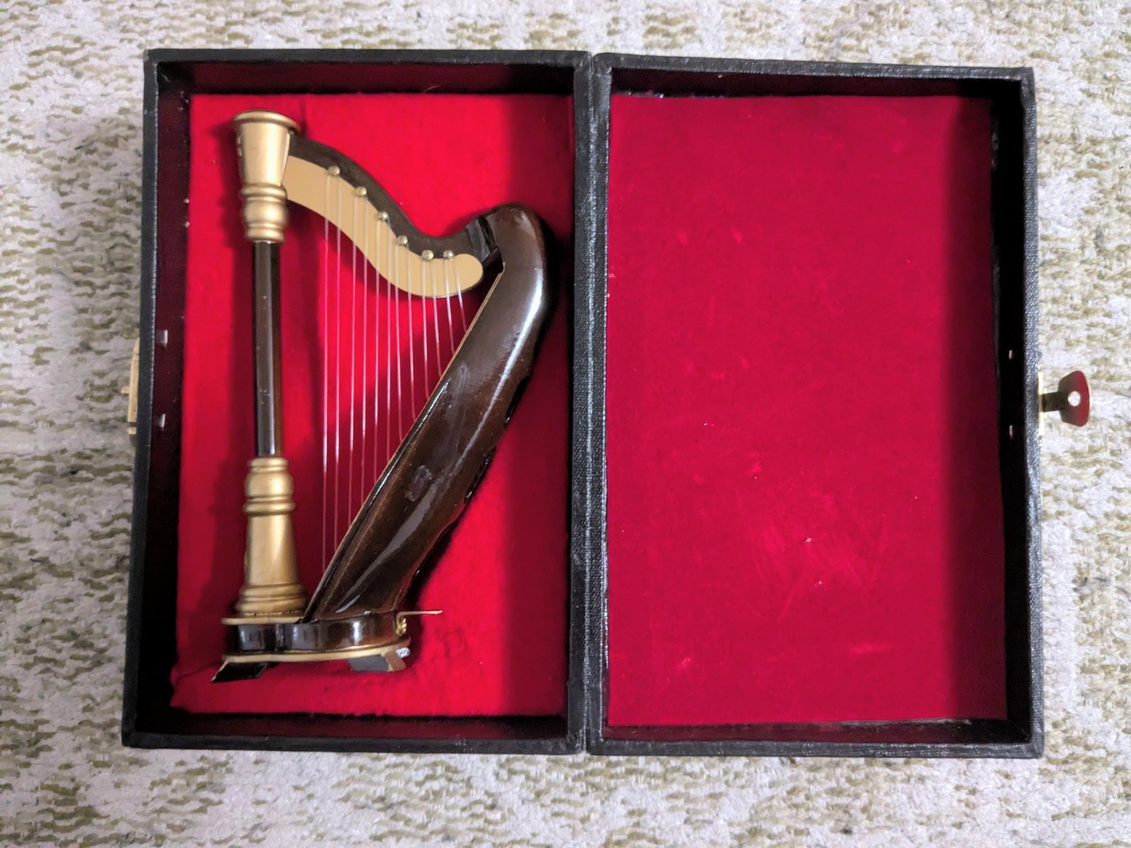 Miniature Harp Figurine With Chest