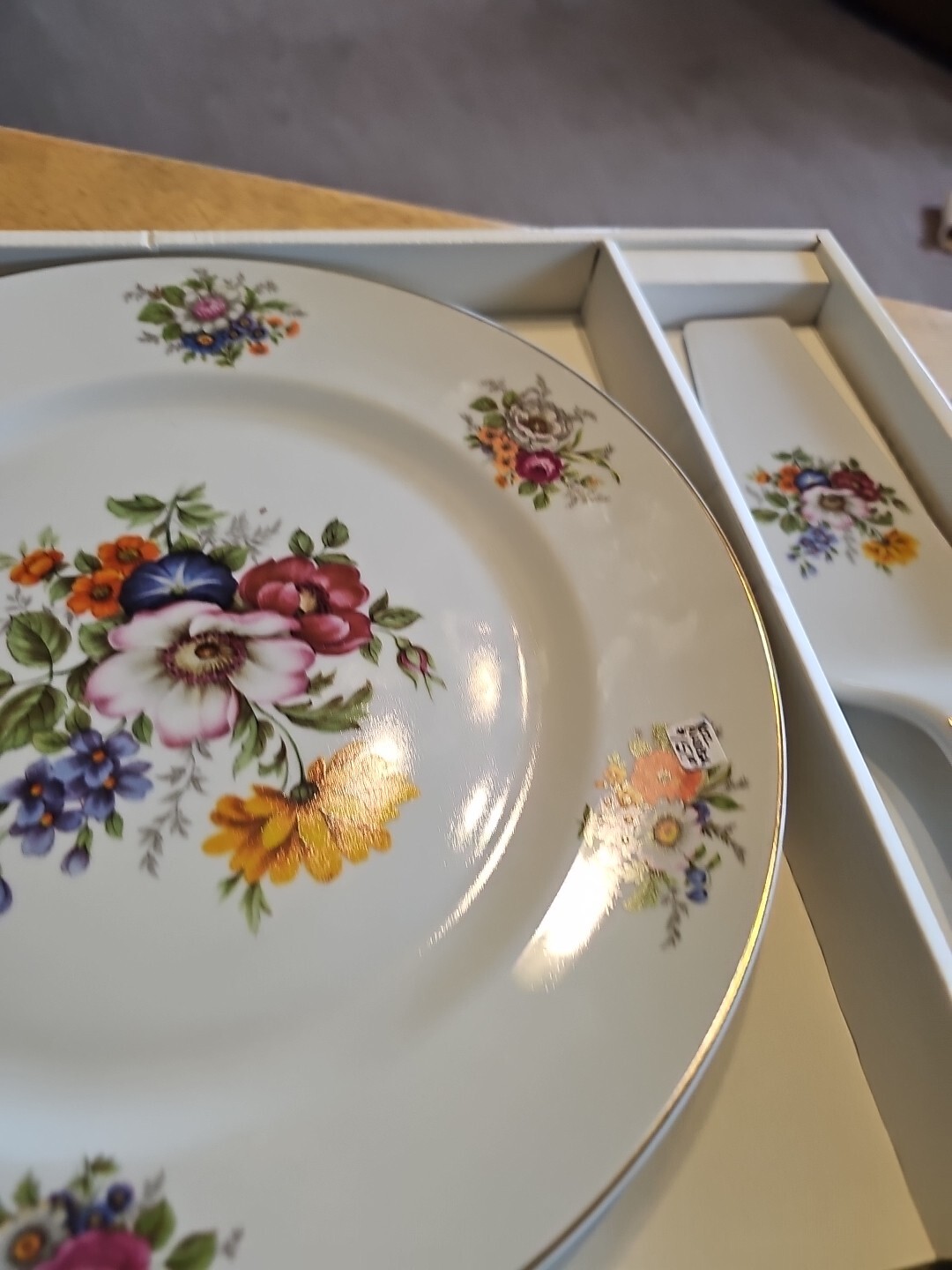 ANDREA by SADEK Cake Plate and Server 10.5″ Floral Design. In Box.