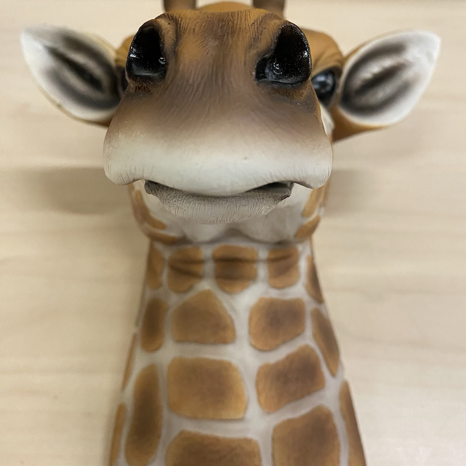 DWK Corporation Giraffe Head Hanging Display Wall Mount Home Decor 10” Statue