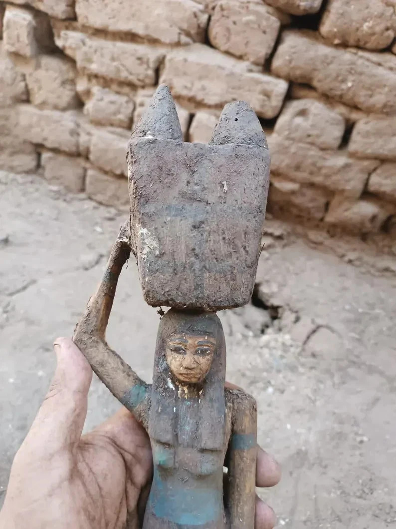 Rare Statue of Offering bearer : Authentic Ancient Egyptian Artifact 2500 BC