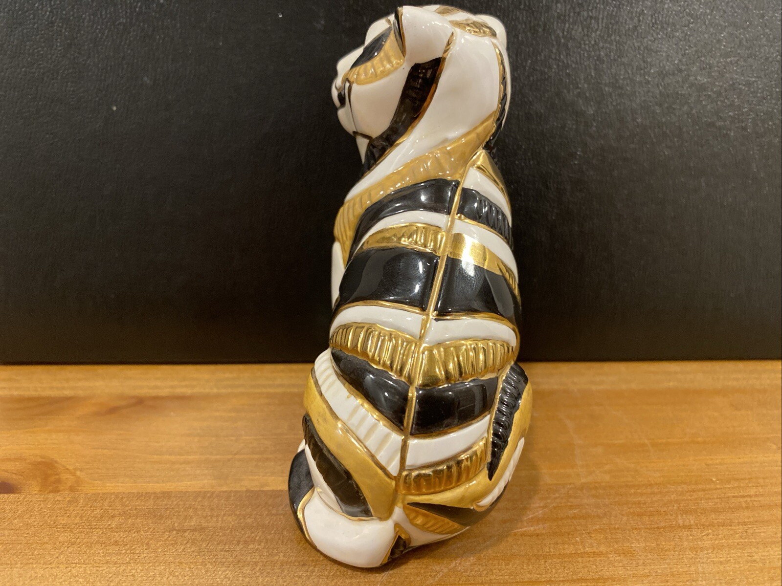 White Tiger Figurine FG3031 Abstract Pottery Gold Trim Jungle Sitting Tiger 2002