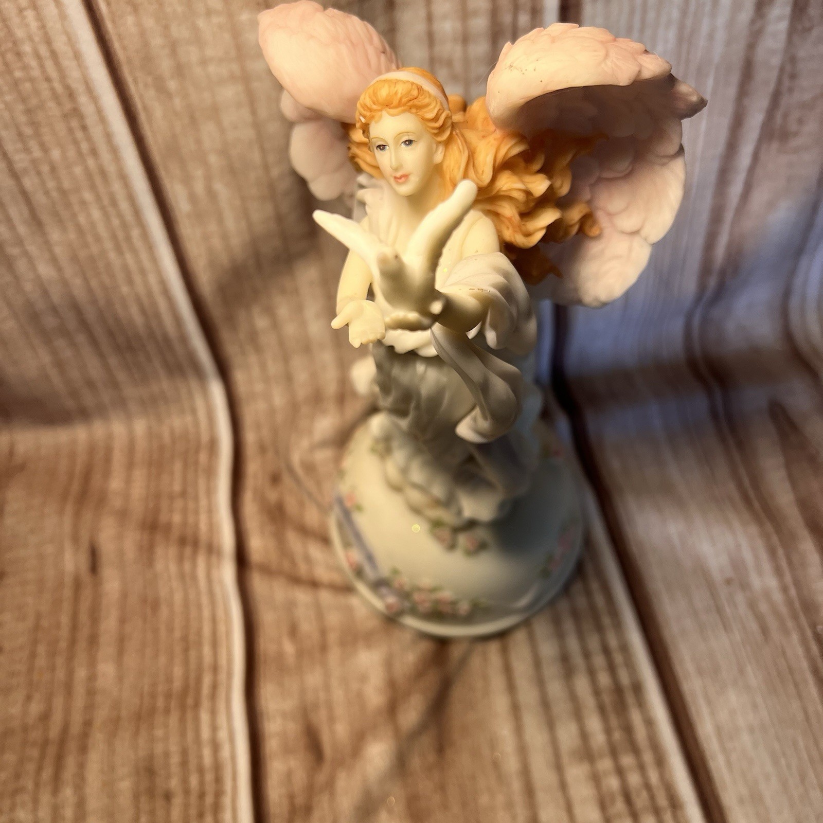 Seraphim Classics Musical “Angels Touch ” The Dedication Angel Music Box