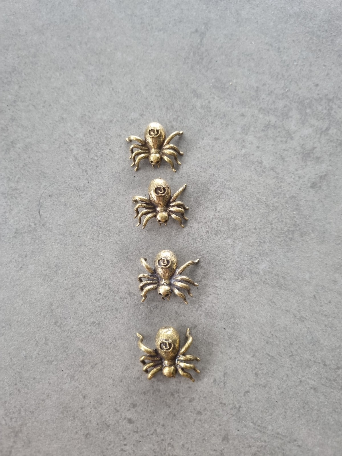1 x Gold Mini Spider Figurine Insect Animal Decor Halloween Collect Model Carry