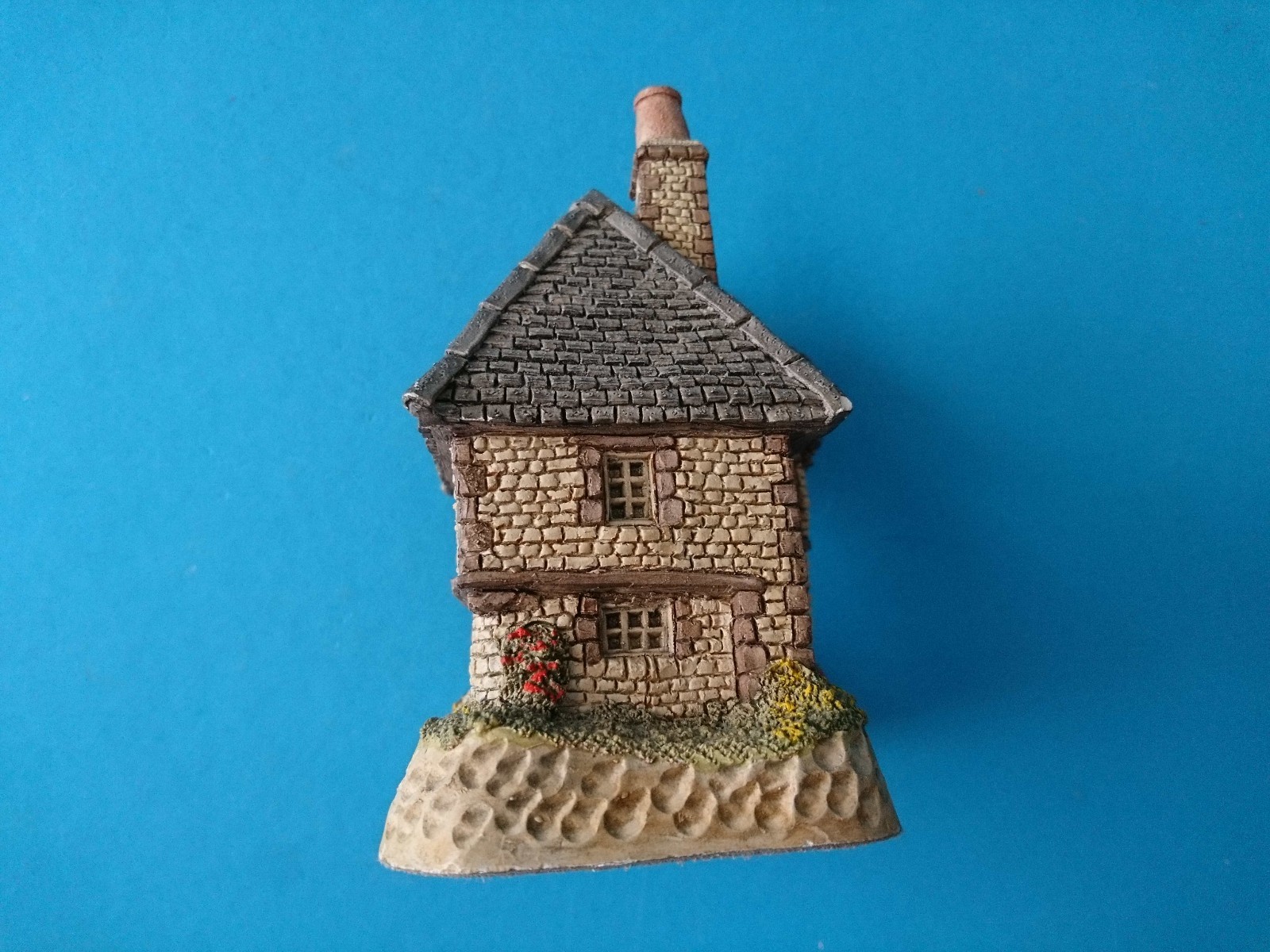 GATEKEEPERS – DAVID WINTER COTTAGES – JOHN HINE LTD – 1988 (4″X3″X5″) COA & BOX