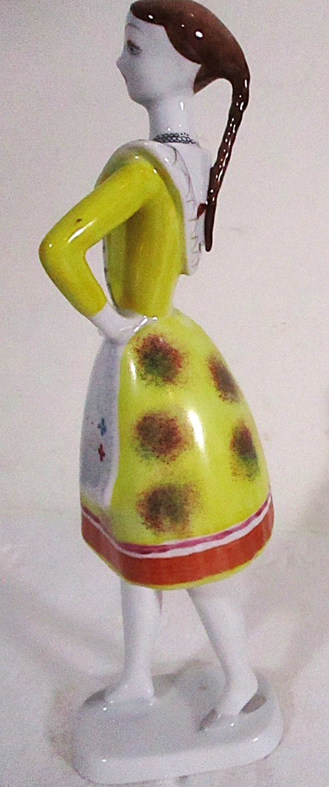 HIGH QUALITY PORCELAIN BULGARIAN FIGURE, CONTEMPORARY WOMAN, HALLOHAZA CO. MINT