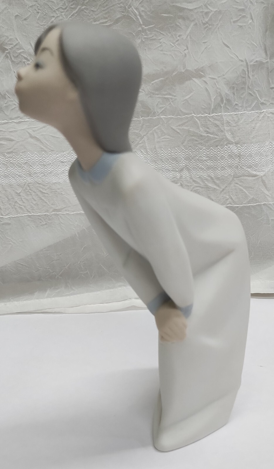 Vintage Lladro #4873 Nightgown Girl Kissing – Matte Unglazed Retired 7″ With Box