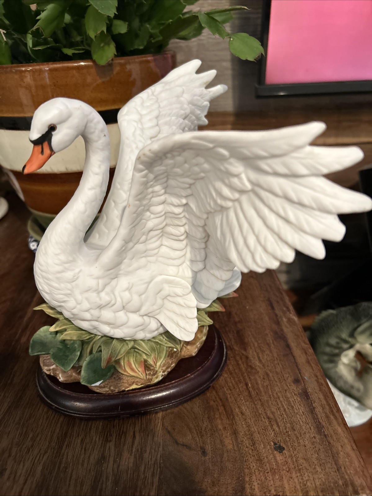 Vintage 1987 Homco Masterpiece Swan Porcelain Figurine on Wooden Base EC!
