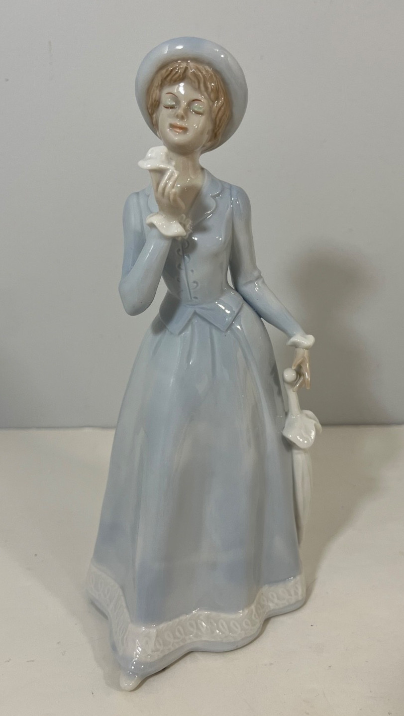 Ethan Allen Porcelain Figurine Woman in Blue and White Dress with Parasol F007A