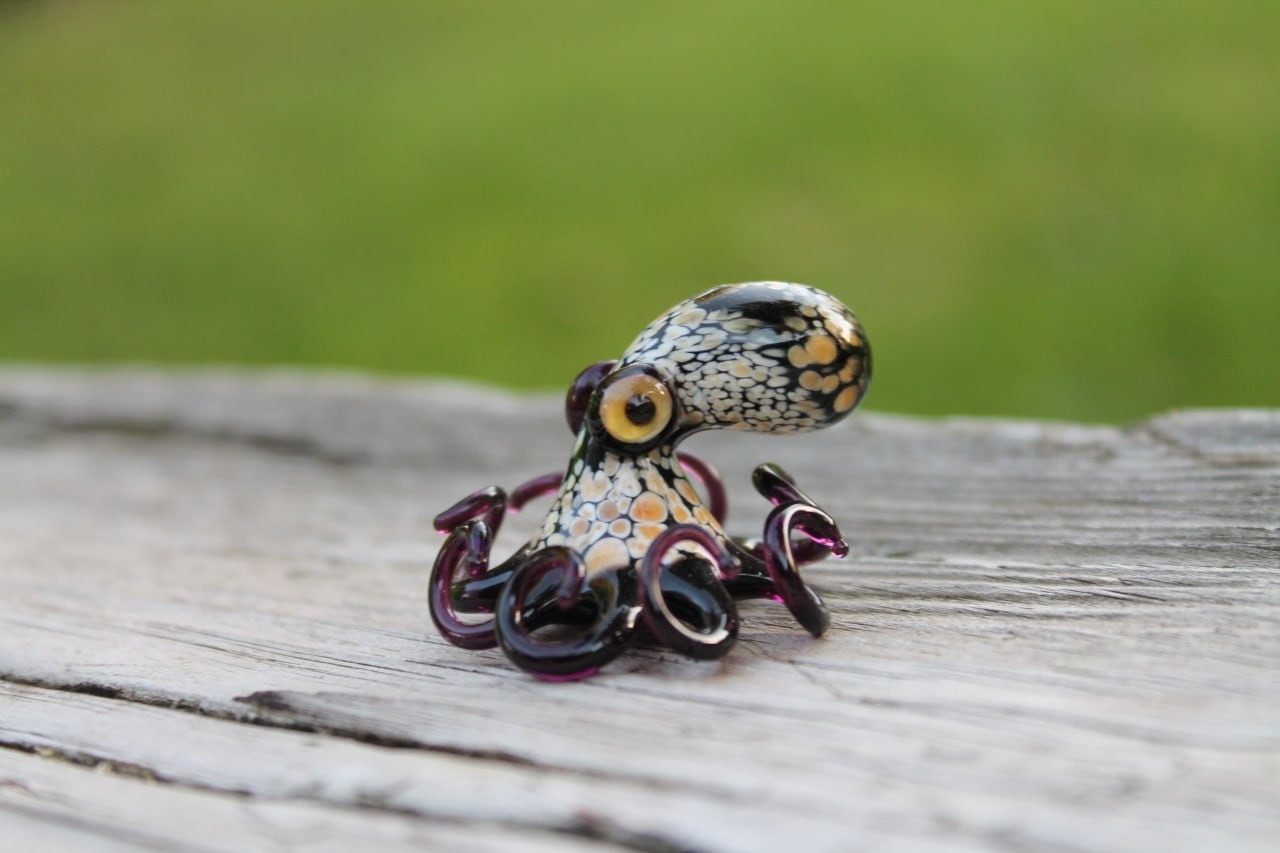 Beige Black Handmade Glass Octopus Figurine – Lampwork Animal – Miniature
