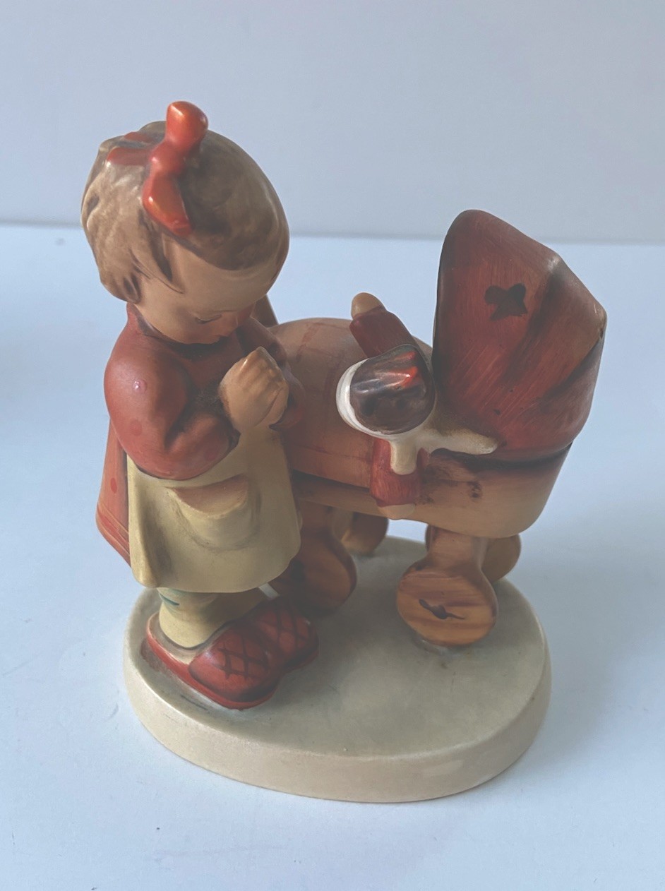 Vintage Hummel Figurine – Doll Mother #67 TMK-2 (Full Bee Stamp 1950-1959)