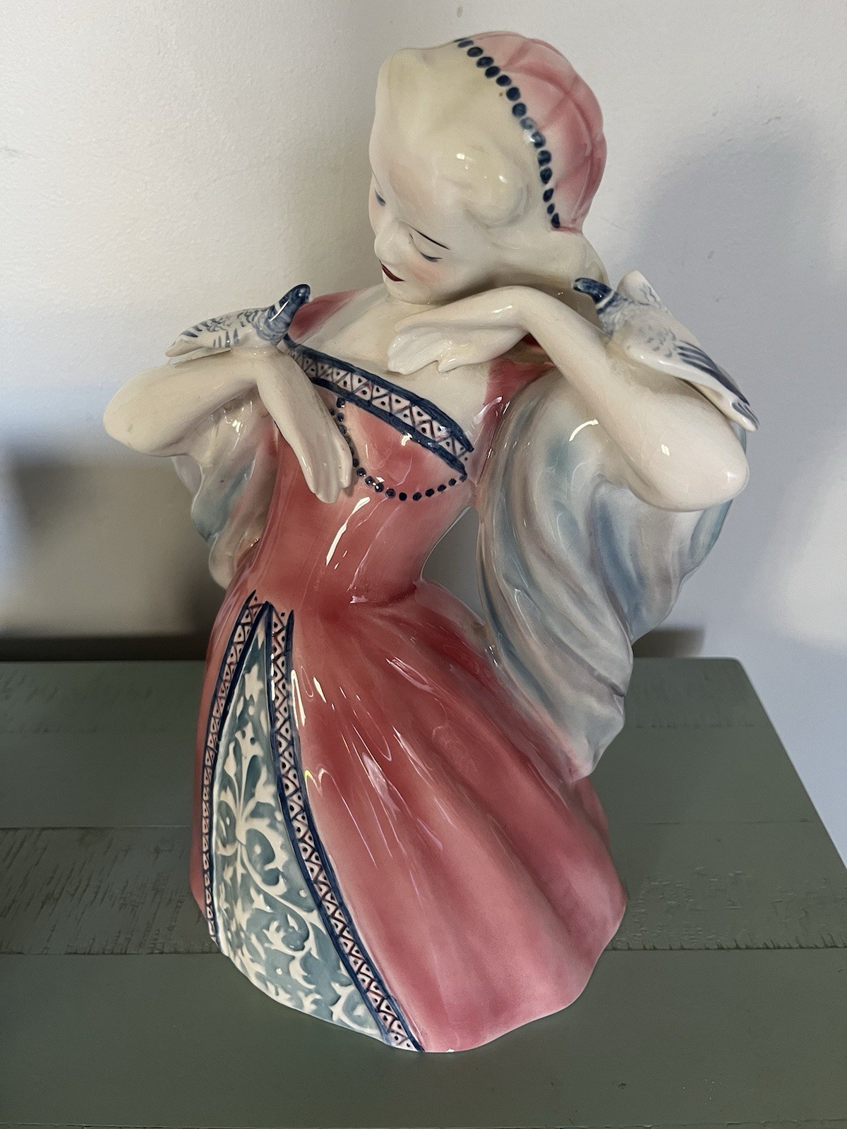 Goldscheider Everlast Figurine VENICE Juliet W/Doves Renaissance 12” Damage