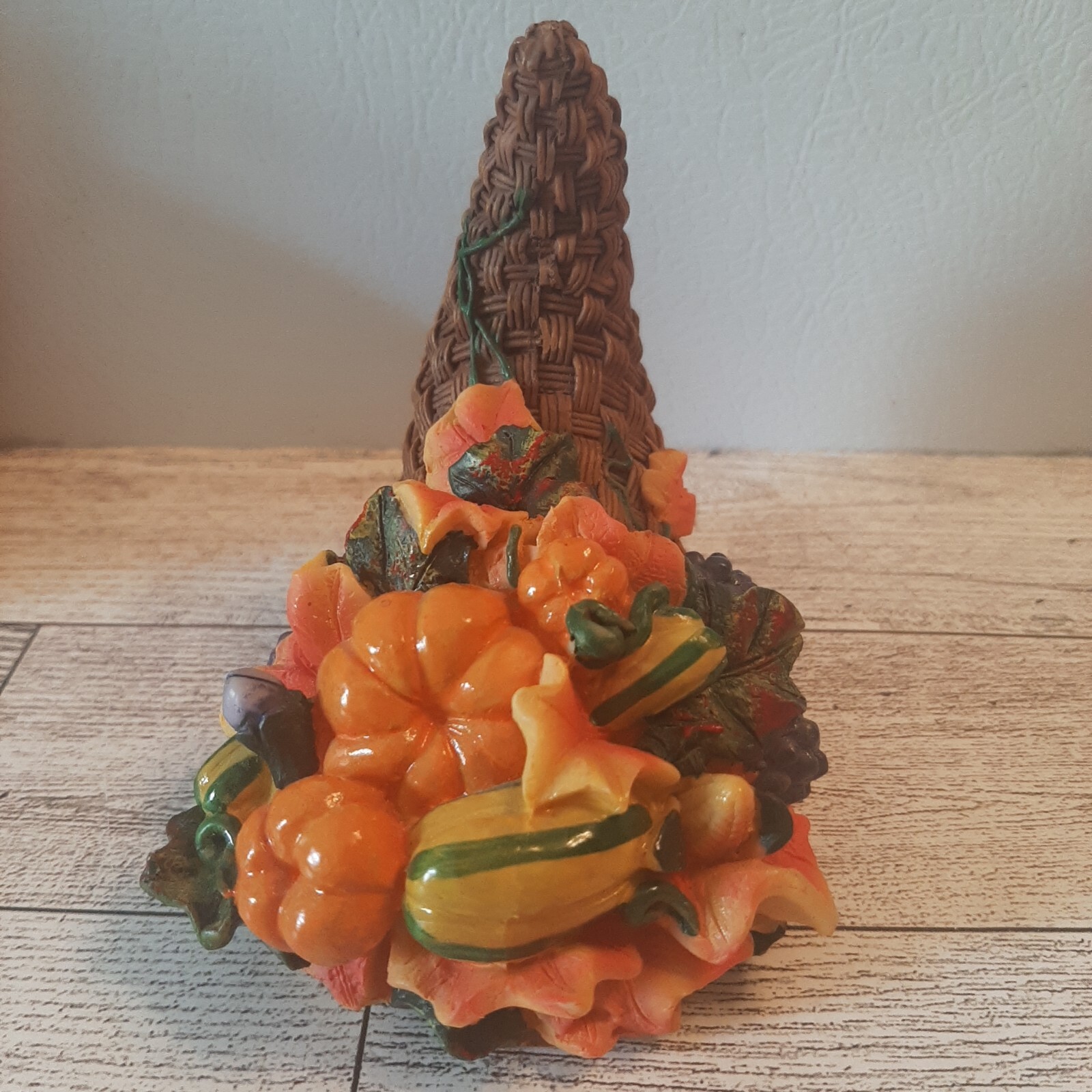 Thanksgiving Cornucopia Pumpkin Gourds Grapes 3 1/2 Inches tall Ks Collection