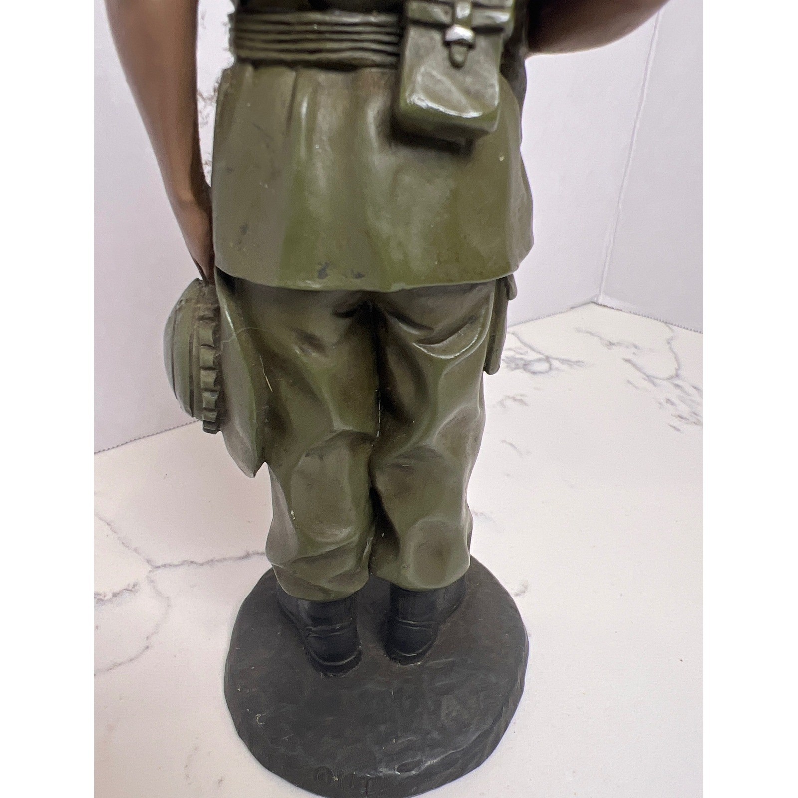 OUTI US Army Soldier Sculpture Military Figurine Holding Canteen/ Boonie Hat 8″