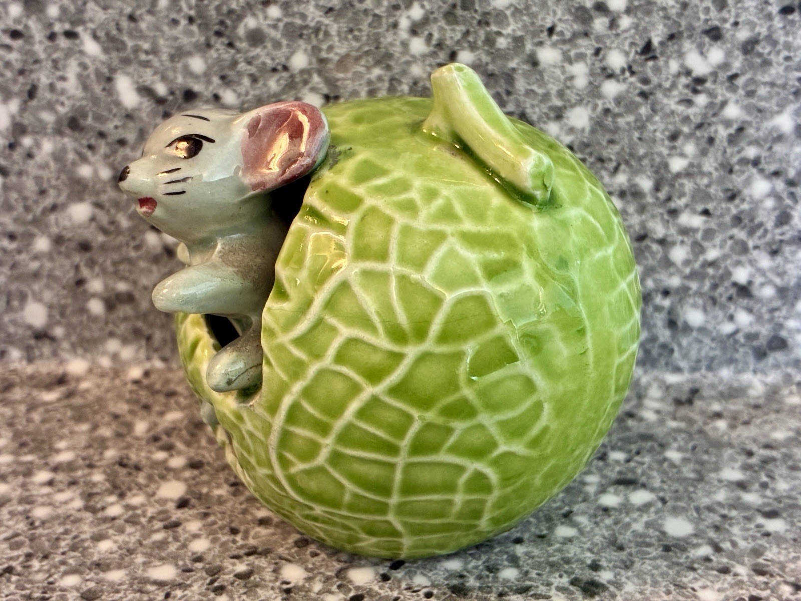 Vintage 1950’s Giftcraft Japan Porcelain Mouse In A Green Apple 2.5 Figurine