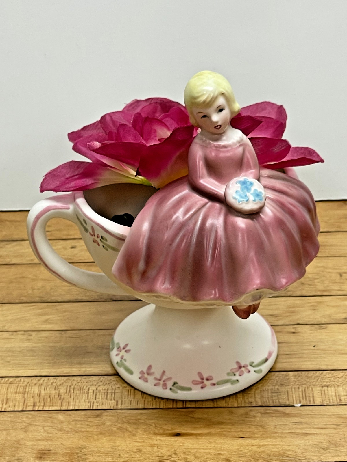 CERAMIC DECORATIVE CUP – GIRL ON RIM – FLAWLESS – JAPAN – SAMSON IMPORTS – 1963