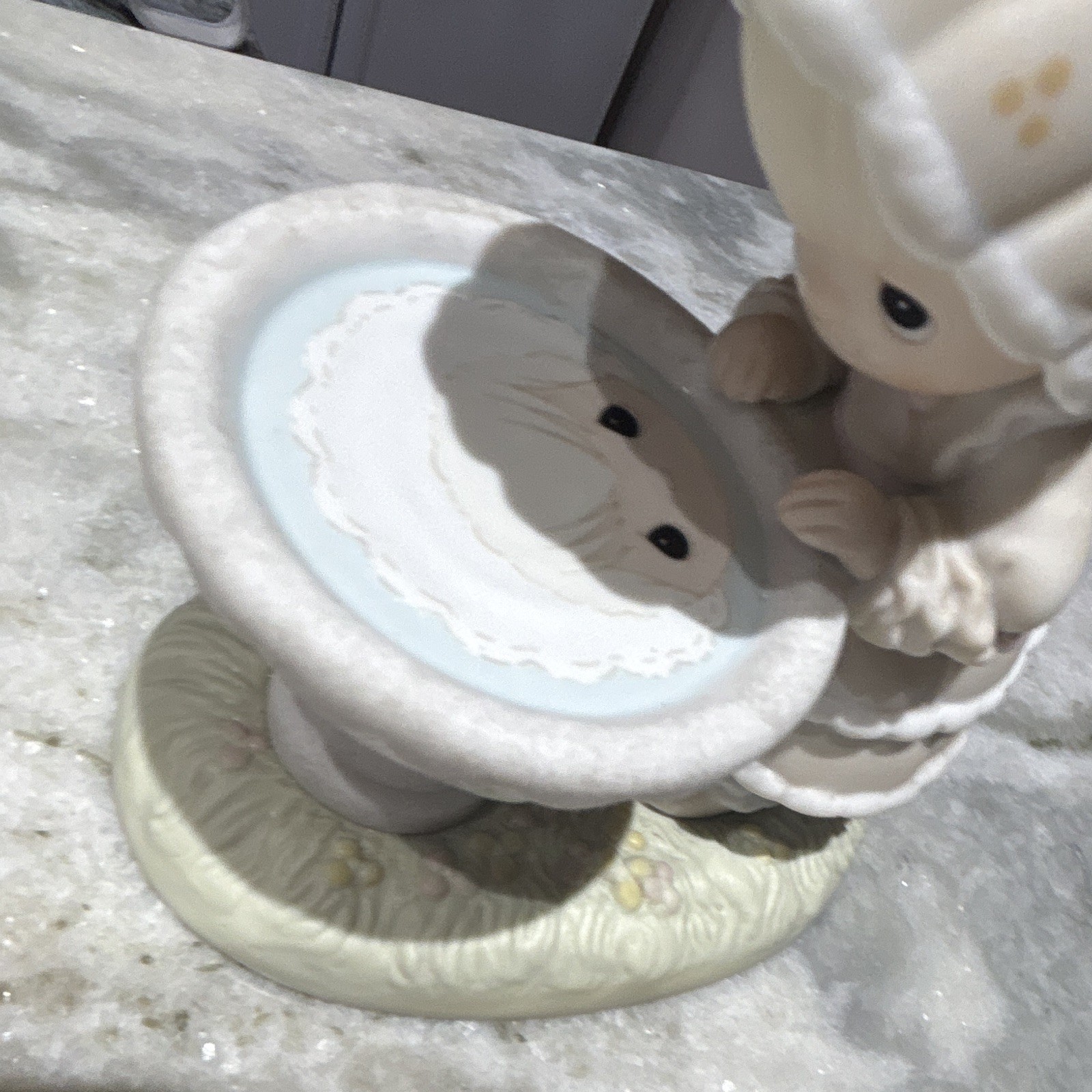 Precious Moments “A Reflection Of His Love” Porcelain Figurine Girl 1990 #522279