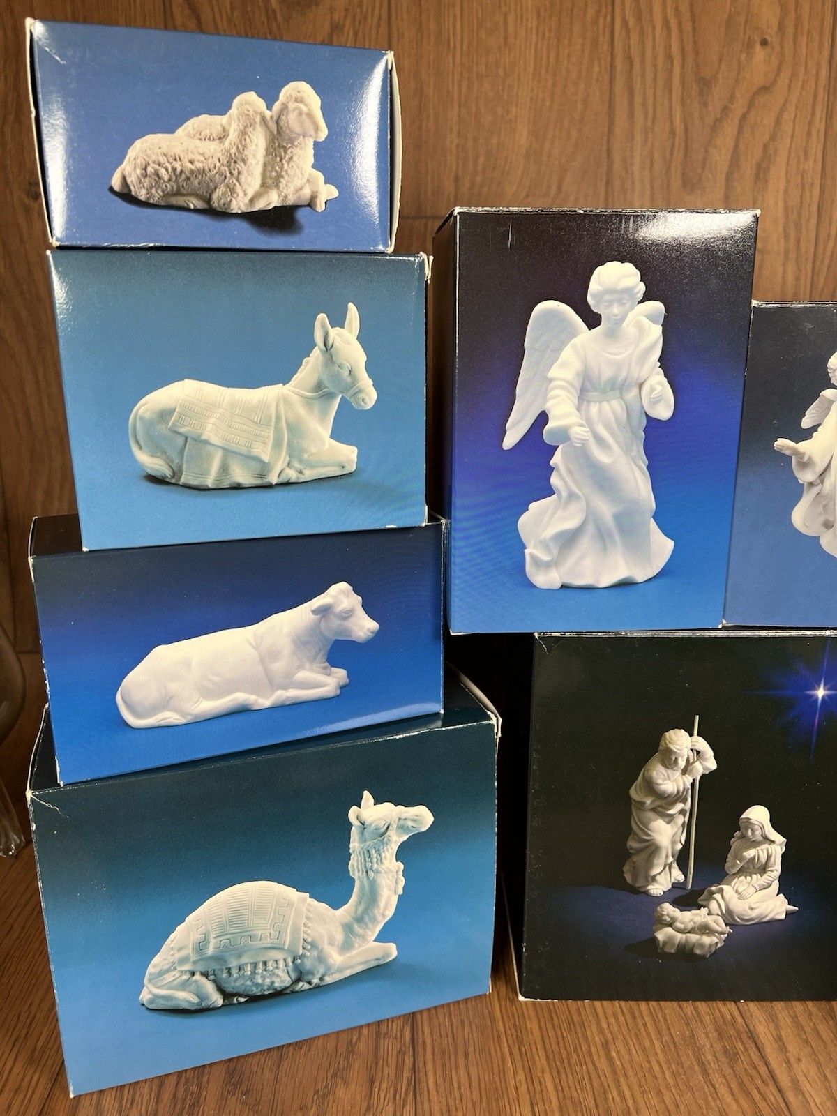 Avon Nativity Collectibles 13 Piece White Porcelain Nativity Set Excellent