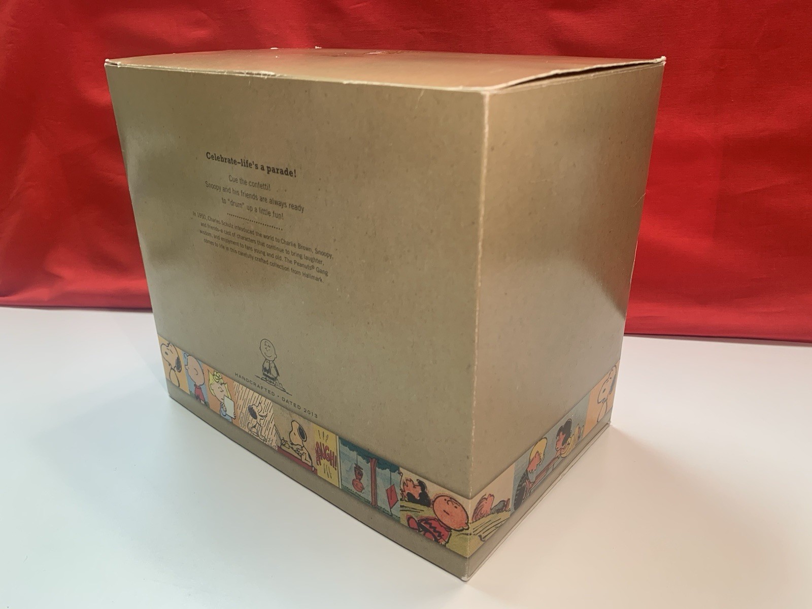 Hallmark Peanuts Gallery Water Globe Celebrate-Life’s A Parade! Snoopy Woodstock