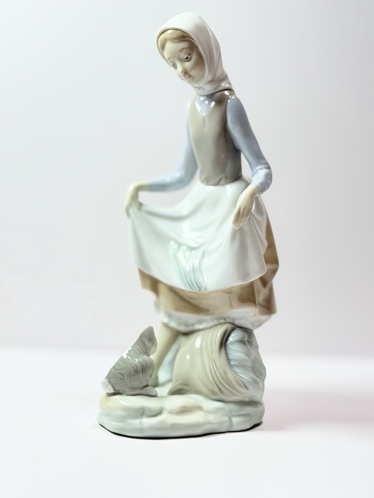 Lladró Porcelain Girl with Rabbit Figurine #4836 Retired Spain READ Damage