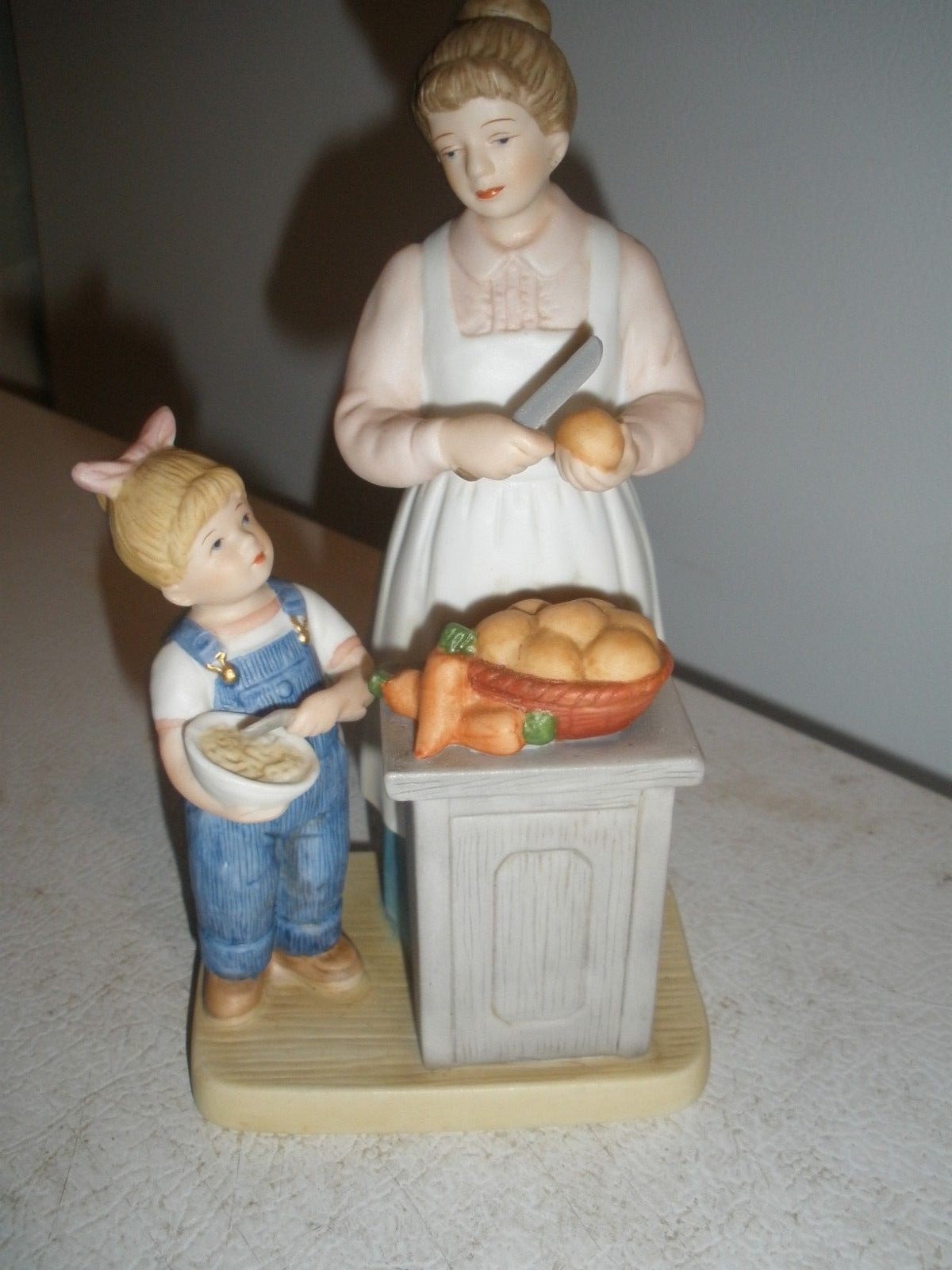 HOMCO DENIM DAYS Thanksgiving Lady with Girl pealing Potatoes & Carrots (O30)
