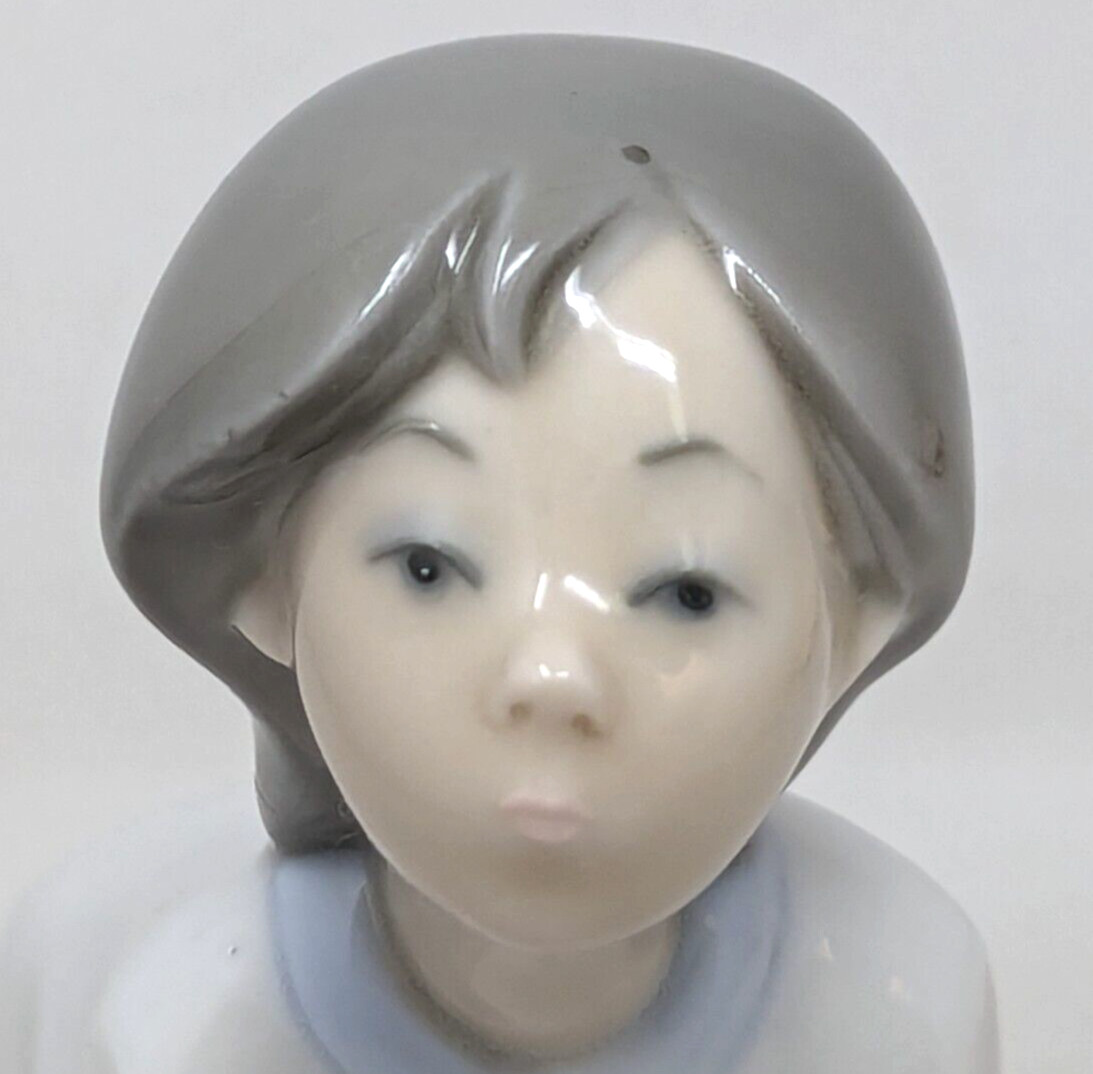 Vintage Lladro 4873 Girl Kissing Fulgencio Garcia Porcelain Figurine Spain