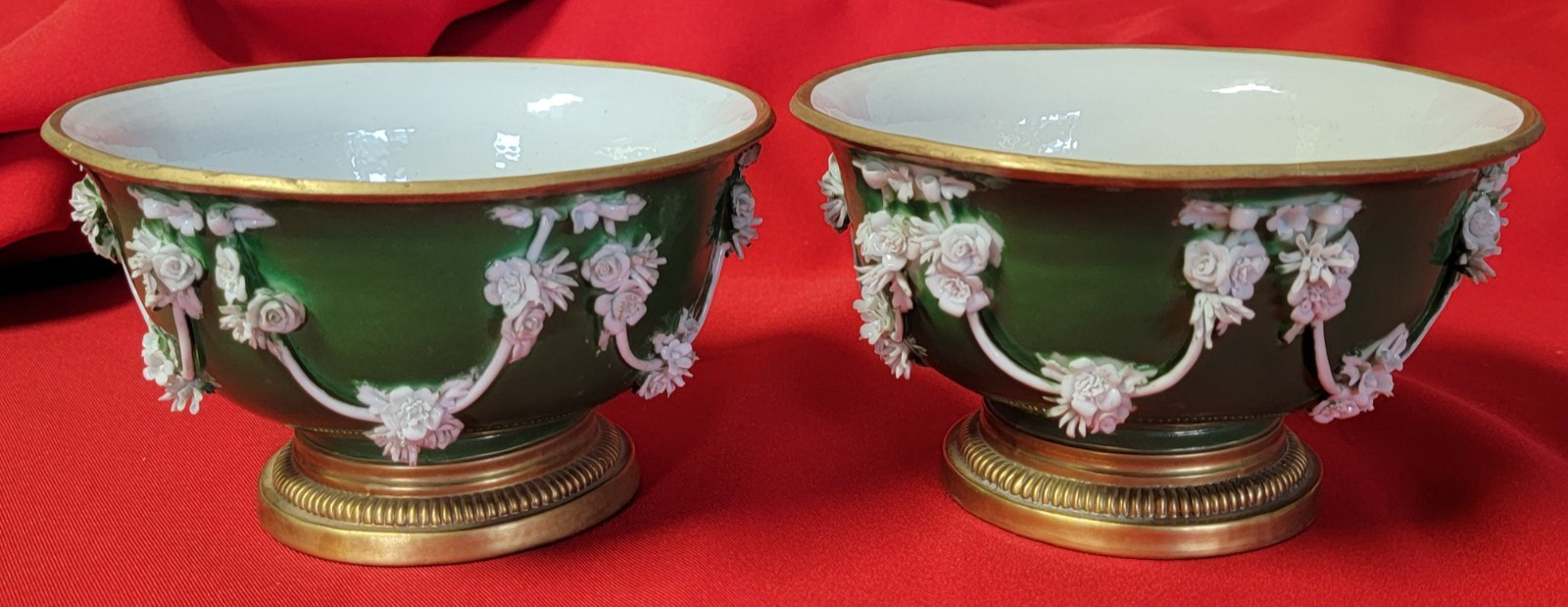 PR Mottahedeh Italy Neoclassical Pedestal Urns/Planter/Flower Bowl Floral Relief