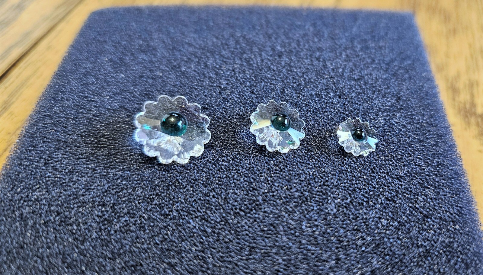 🌼Swarovski Crystal 1999 – 2001 SCS Gift, Lot of 27, MINI Daisy Flower Figurines