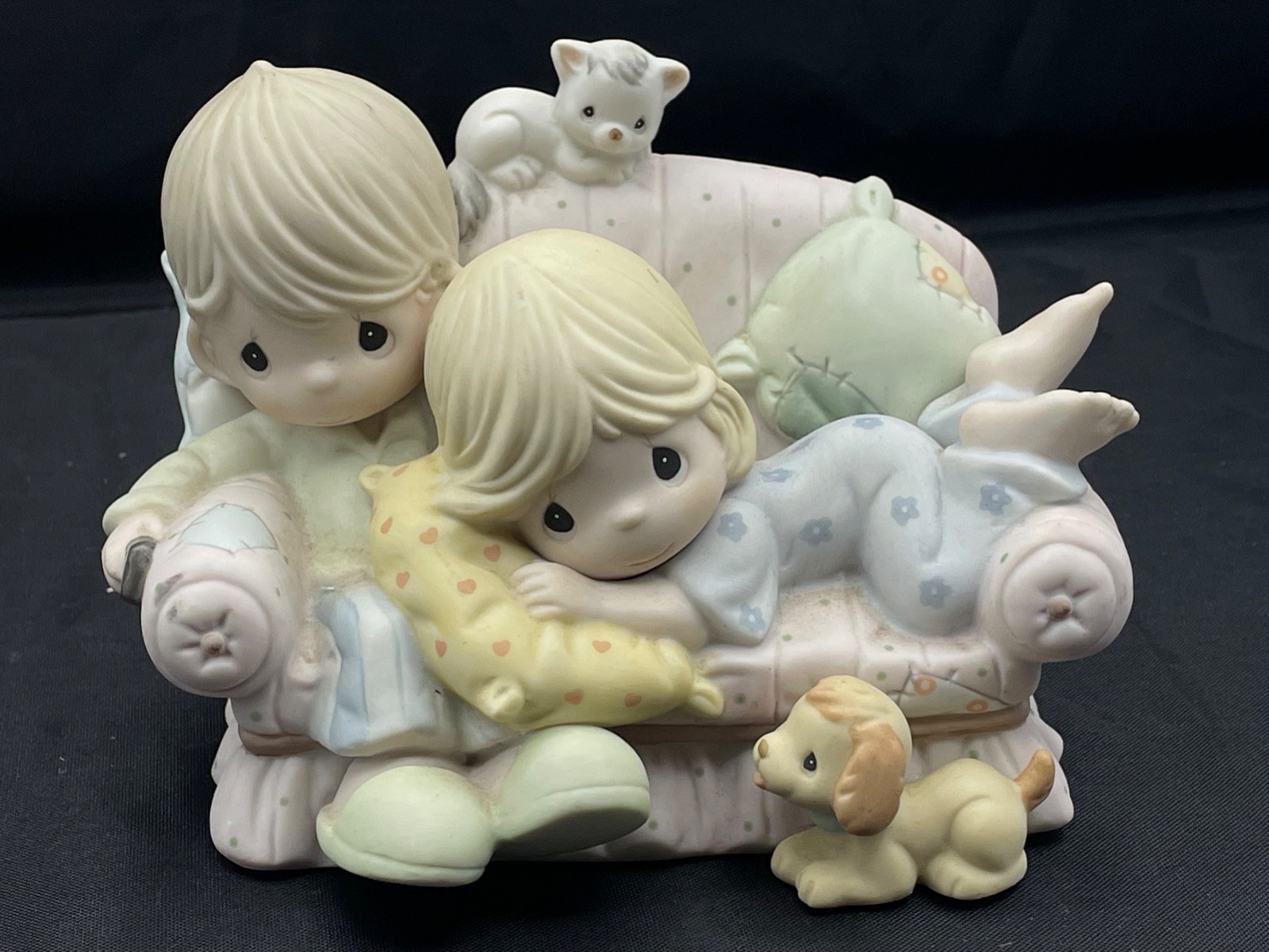 Precious Moments Couch couple Cat Together is the Nicest Place 2005 figurine